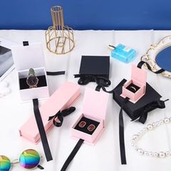 Hộp giấy 2 lớp trang sức hồng pastel có nơ sang trọng 7*7*3,5 PKG003