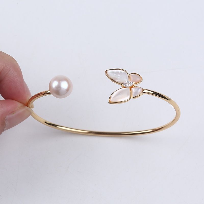 Vòng Tay MADAME HIEN PEARLS Titan 18K Còng Đính Hạt trai Nước Ngọt Tự Nhiên Hình Bướm Sang Trọng VTT011