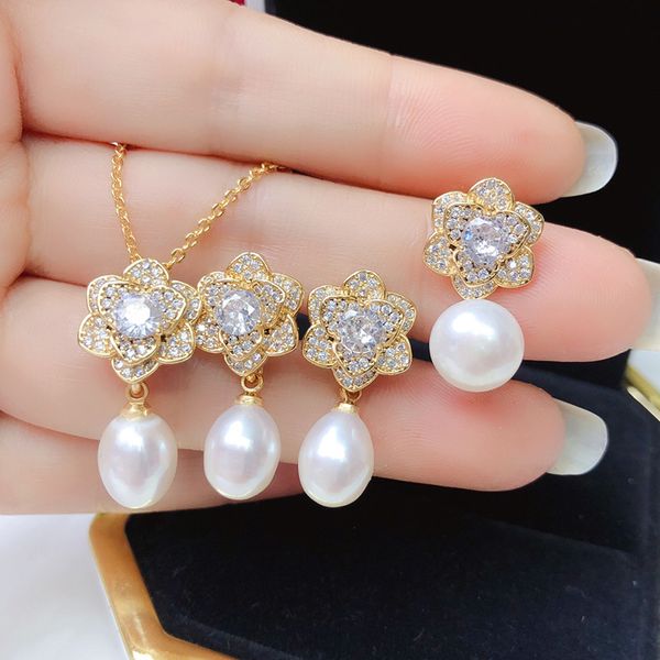 Bộ Set Ngọc Trai Dây chuyền, Nhẫn và Bông Tai Mặt Hoa Hồng MADAME HIEN PEARLS Cho Nữ SPS018V