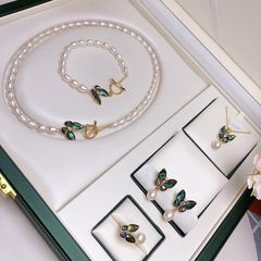 Bộ Set Ngọc Trai Tự Nhiên Mặt Bướm Xà Cừ Vỏ Bàu Ngư MADAME HIEN PEARLS SPS084