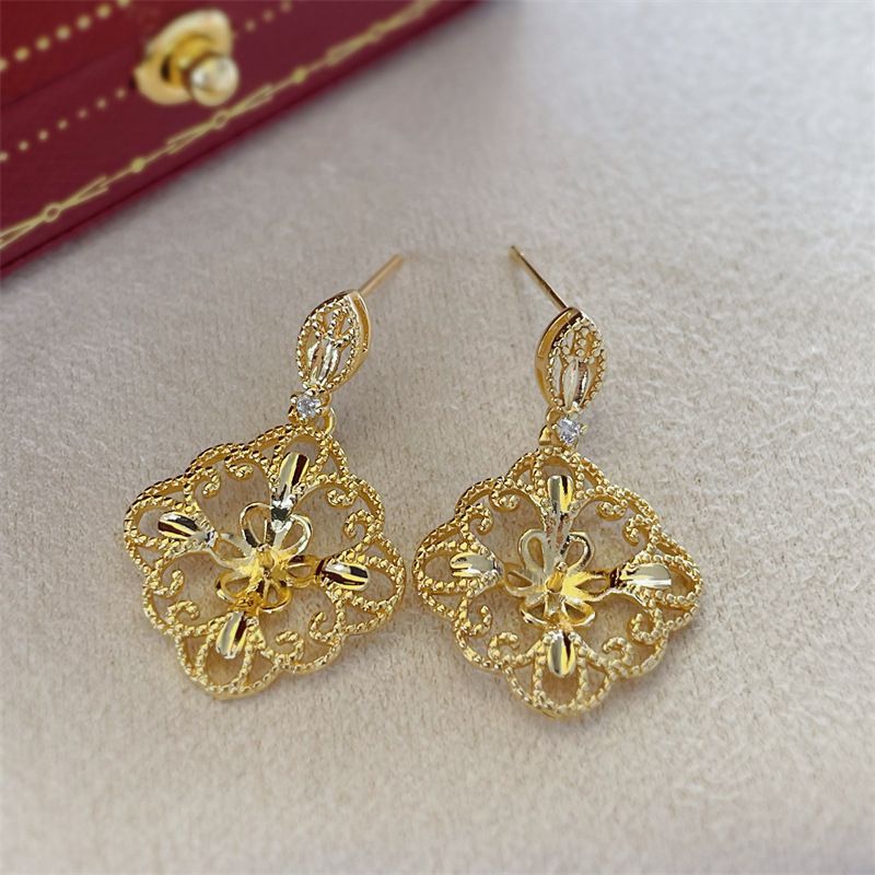 Bông Tai Ngọc Trai Mạ Vàng 18K Đính Ngọc Trai Khung Khảm Hình Học Tứ Giác MADAME HIEN PEARLS