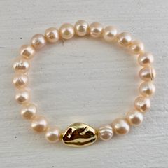Vòng Tay Ngọc Trai 8-9mm Mặt Hạt Charm Kim Loại Sang Chảnh RUNWAY Fashion MADAME HIEN PEARLS VTT021