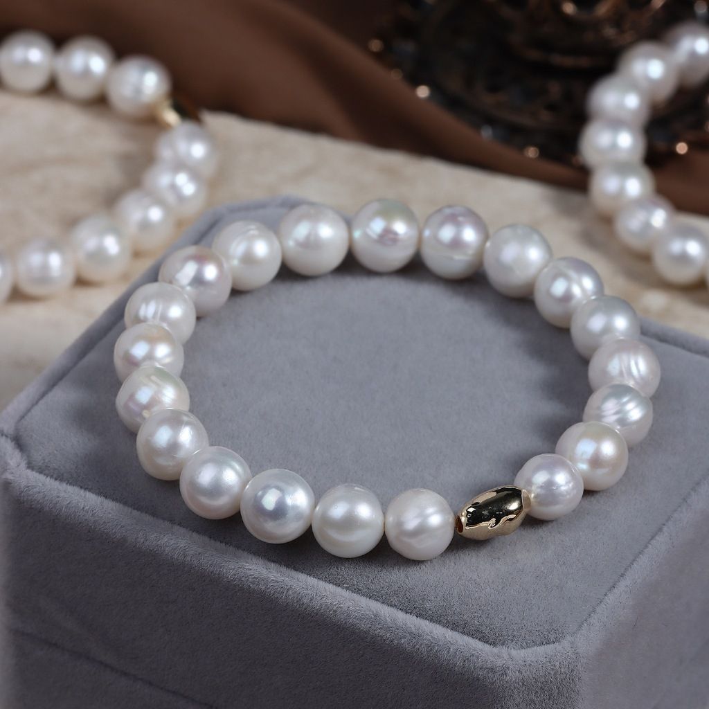 Vòng Tay Ngọc Trai 8-9mm Mặt Hạt Charm Kim Loại Sang Chảnh RUNWAY Fashion MADAME HIEN PEARLS VTT021