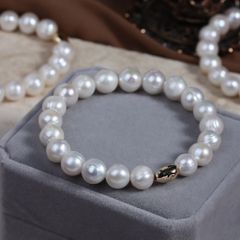 Vòng Tay Ngọc Trai 8-9mm Mặt Hạt Charm Kim Loại Sang Chảnh RUNWAY Fashion MADAME HIEN PEARLS VTT021