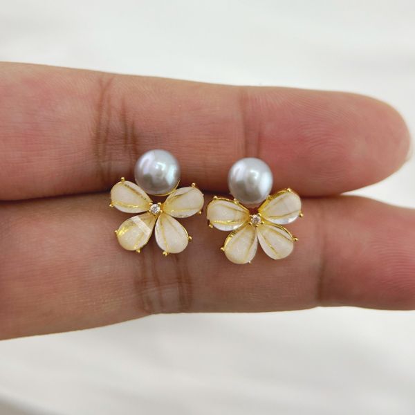 Bông Tai Ngọc Trai Tự Nhiên Dáng Hoa Bọc Vàng 18K Kim Bạc s925 MADAME HIEN PEARLS BTN144