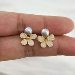 Bông Tai Ngọc Trai Tự Nhiên Dáng Hoa Bọc Vàng 18K Kim Bạc s925 MADAME HIEN PEARLS BTN144