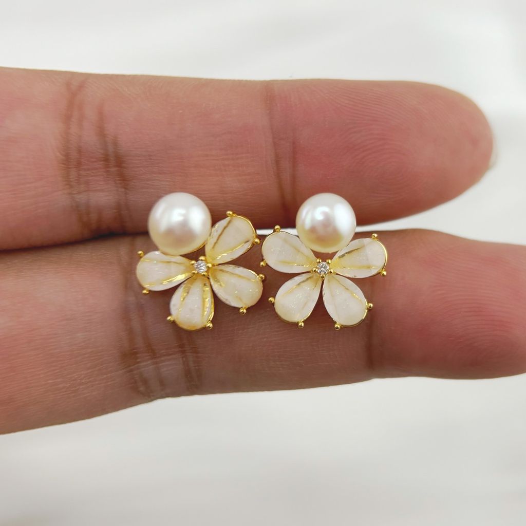 Bông Tai Ngọc Trai Tự Nhiên Dáng Hoa Bọc Vàng 18K Kim Bạc s925 MADAME HIEN PEARLS BTN144