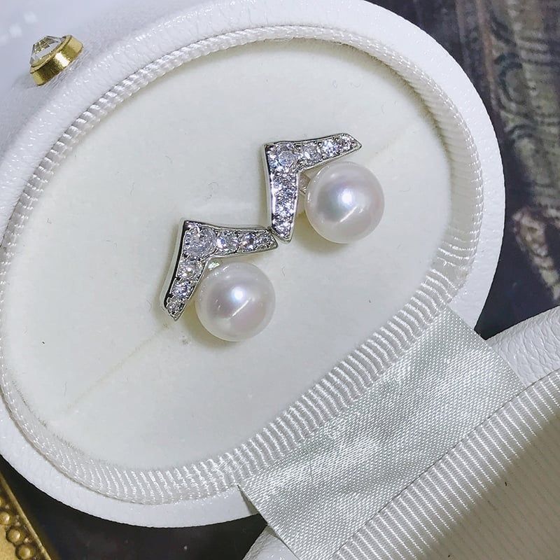 Bông Tai Ngọc trai Kim Bạc Ý s925 Dáng V Đính Đá Quý Cao Cấp Unisex Nam Nữ MADAME HIEN PEARLS BTN115