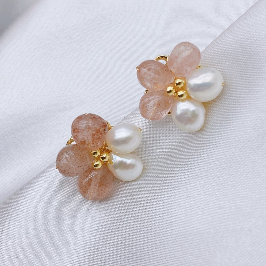 Bông Tai Ngọc Trai Tự Nhiên Dáng Hoa Đào 5 Cánh Phối Đá Thạch Anh Tự Nhiên MADAME HIEN PEARLS Cho Nữ BTG100