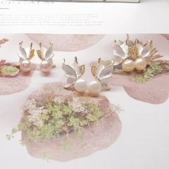 Bông Tai Hình Bướm Trắng Đính Ngọc Trai MADAME HIEN PEARLS Xinh Xắn Phong Cách Châu Âu BTN031