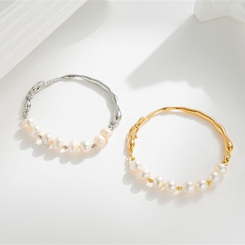 Vòng Tay Ngọc Trai Tự Nhiên Khoá Móc Kim Loại Thời Trang Trendy MADAME HIEN PEARLS