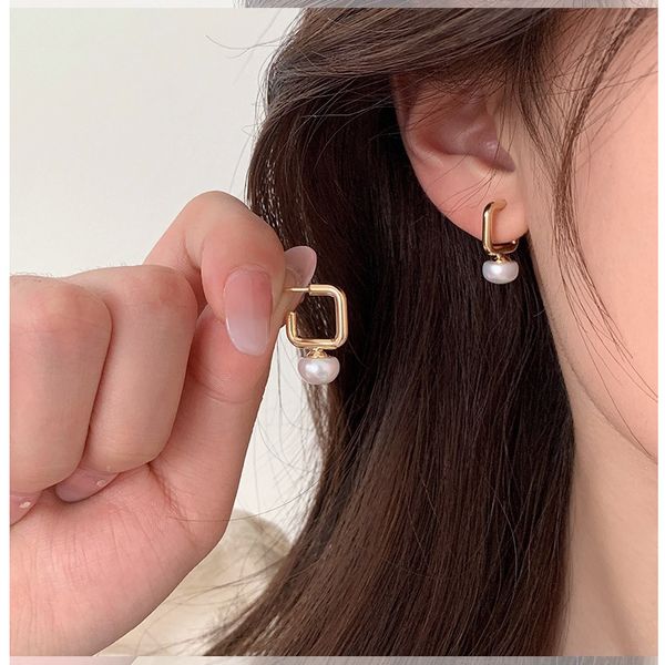 Bông Tai Ngọc Trai Tự Nhiên Kiểu Dáng Hình Học Hiện Đại MADAME HIEN PEARLS Unisex Nam Nữ BTN149