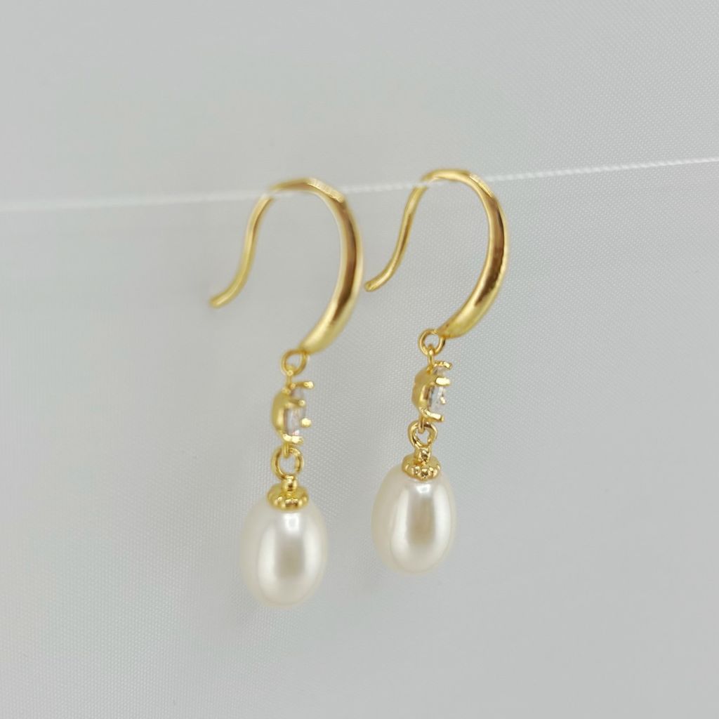 Bông Tai Tua Rua 1 Viên Ngọc Trai Tự Nhiên Hạt Gạo Kiểu Móc Câu Mặt Đính Đá Zircon MADAME HIEN PEARLS Cho Nữ BTG103