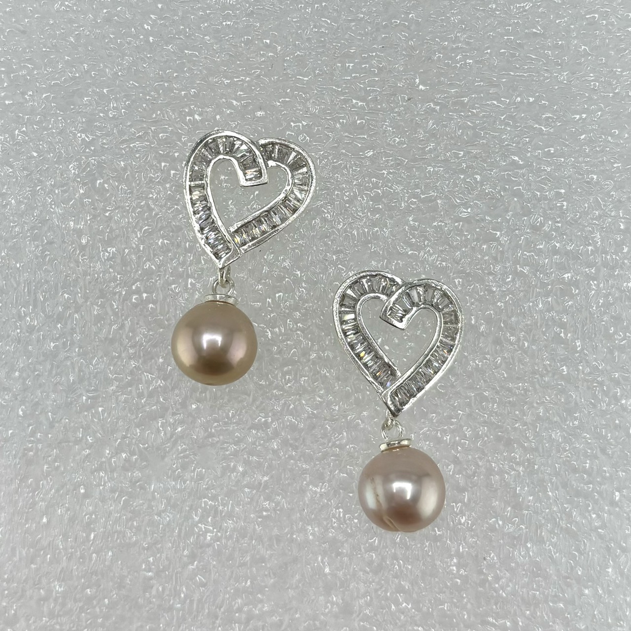 Bông Tai Ngọc Trai Tự Nhiên Khung Bạc Ta Đính Pha Lê Mặt Trái Tim Tua Rua 1 Hạt Ngọc Trai Tự Nhiên MADAME HIEN PEARLS Cho Nữ BTN218