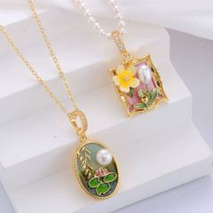 Dây Chuyền Mặt Tranh Sơn Dầu Khung Vuông Hoa Sứ Vàng Đính Ngọc Trai Tự Nhiên Phong Cách Pháp Retro MADAME HIEN PEARLS Cho Nữ MG040