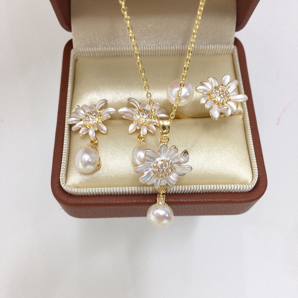 Bộ Set Ngọc Trai Vòng cổ, Nhẫn và Bông Tai Bộ Trang Sức Ngọc Trai Tự Nhiên Khung Hoa Hướng Dương 3D MADAME HIEN PEARLS Cho Nữ SPS112