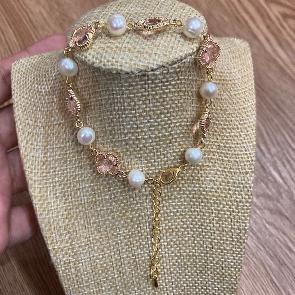 Vòng Đeo Tay Ngọc Trai Thời Trang Phối Hoa Đá 4 cánh MADAME HIEN PEARLS Cho Nữ VTB018