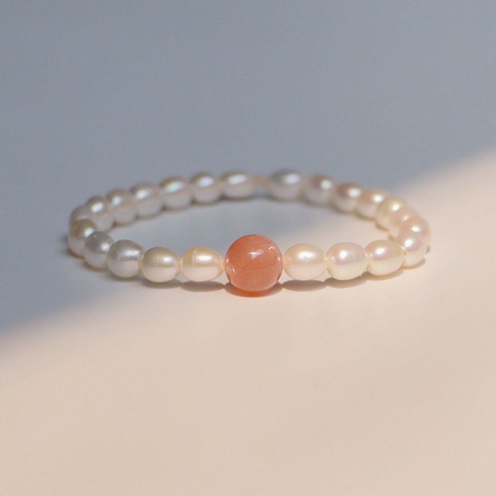 Vòng Tay Ngọc Trai Hình Gạo Mặt Cham Hạt Đá Màu Dâu Ngọt Ngào MADAME HIEN PEARLS Cho Nữ VTG035