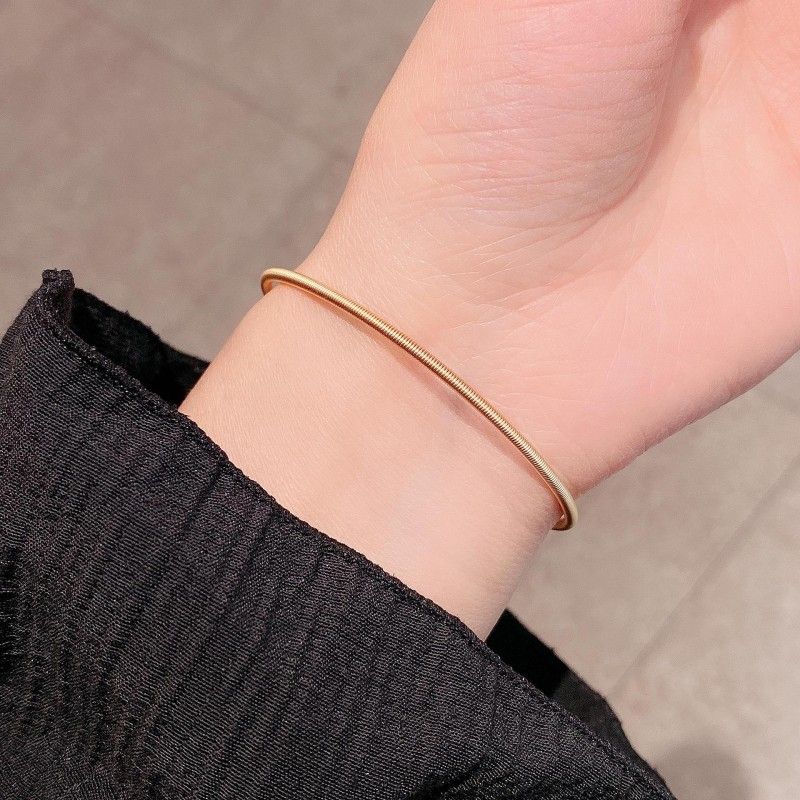 Vòng Tay Ngọc Trai Tối Giản Đính Ngọc Trai Giọt Nước Kiểu Còng Cứng MADAME HIEN PEARL VTG013