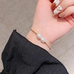 Vòng Tay Ngọc Trai Tối Giản Đính Ngọc Trai Giọt Nước Kiểu Còng Cứng MADAME HIEN PEARL VTG013