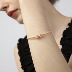 Vòng Tay Ngọc Trai Tối Giản Đính Ngọc Trai Giọt Nước Kiểu Còng Cứng MADAME HIEN PEARL VTG013