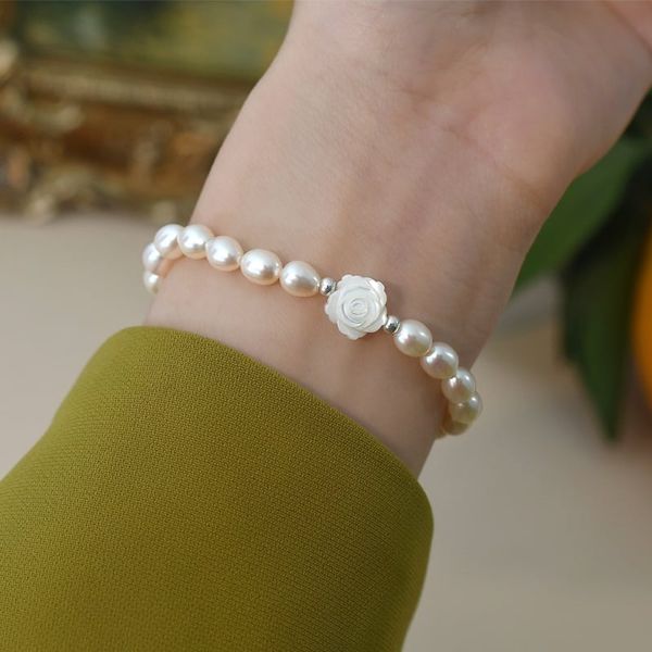 Vòng Tay Ngọc Trai Tự Nhiên Phối Mặt Hoa Hồng Vỏ Sò MADAME HIEN PEARLS Đáng Yêu VTG028
