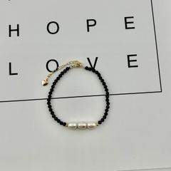 Vòng Tay Pha Lê Đen Phối Mặt 3 Hạt Ngọc Trai Oval Tự Nhiên MADAME HIEN PEARLS Unisex Nam Nữ VTG030