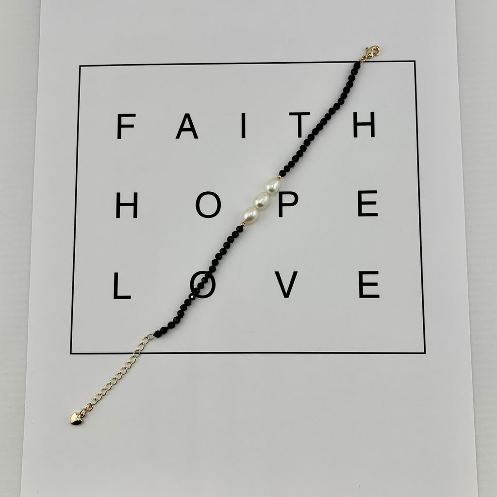 Vòng Tay Pha Lê Đen Phối Mặt 3 Hạt Ngọc Trai Oval Tự Nhiên MADAME HIEN PEARLS Unisex Nam Nữ VTG030