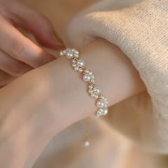 Vòng Tay Ngọc Trai Kết Kiểu Chân Mèo Nữa Vòng Hoa Sang Trọng MADAME HIEN PEARL Cho Nữ VTT118