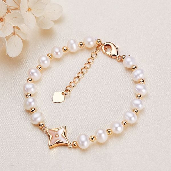 Vòng Tay Ngọc Trai Tự Nhiên Mặt 4 Lá Nhọn LV Tinh Tế MADAME HIEN PEARL Cho Nữ VTT123