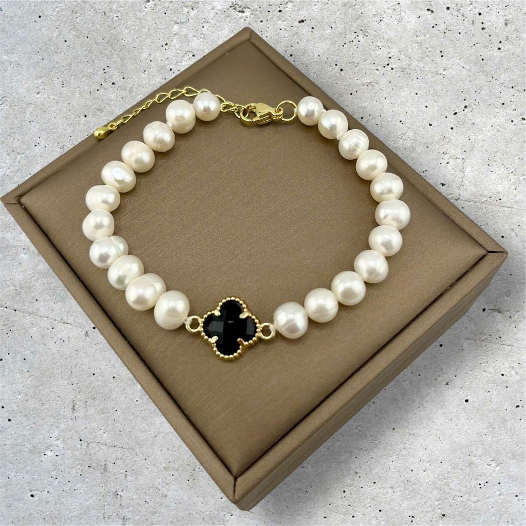 Vòng Tay Ngọc Trai Tự Nhiên Mặt Đá Cỏ 4 Lá MADAME HIEN PEARL Cho Nữ VTT124