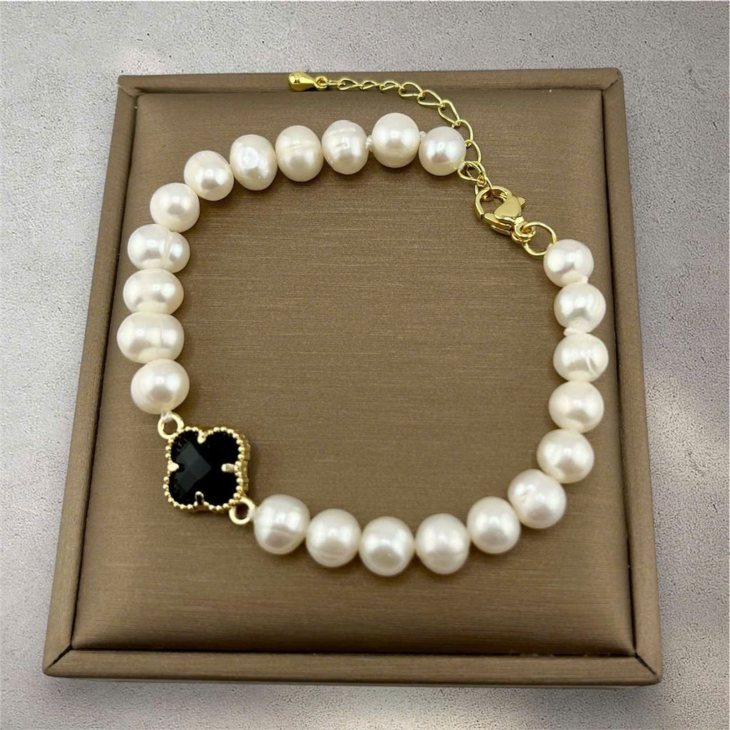 Vòng Tay Ngọc Trai Tự Nhiên Mặt Đá Cỏ 4 Lá MADAME HIEN PEARL Cho Nữ VTT124