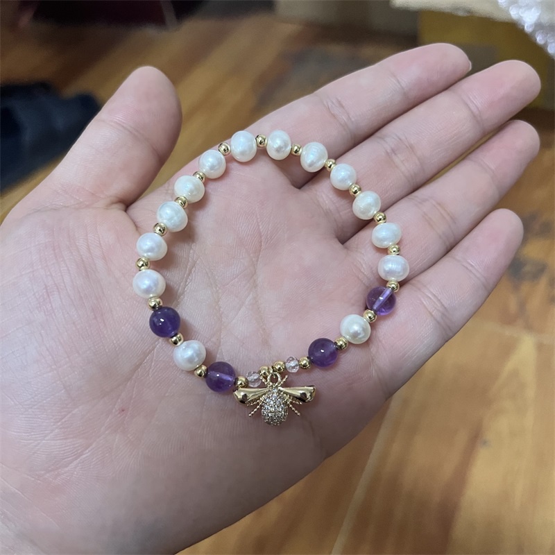 Vòng Tay Chuỗi Hạt Ngọc Trai Tự Nhiên phối Charm Chú Ong Đáng Yêu Thời Trang MADAME HIEN PEARLS VTT030