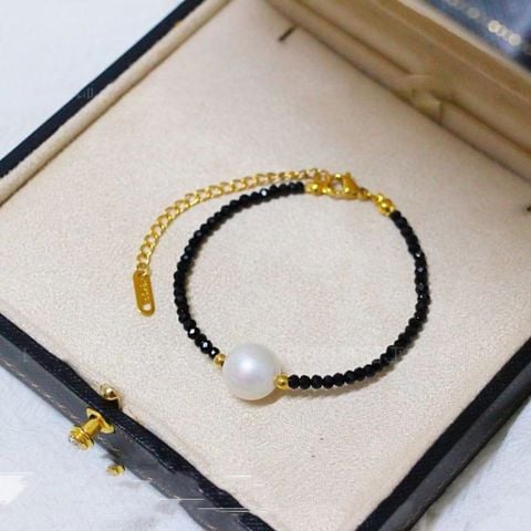 Vòng Tay Pha Lê Đen Mặt Ngọc Trai Tự Nhiên 1 Hạt Tối Giản MADAME HIEN PEARLS Unisex Nam Nữ VTT051