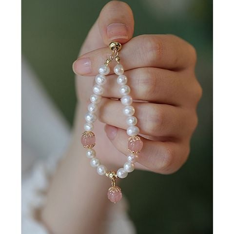 Vòng Tay Ngọc Trai Tự Nhiên Phong Cách Công Chúa Dâu Tây Tua Rua Hạt Dâu Tây MADAME HIEN PEARLS Đáng Yêu VTT071