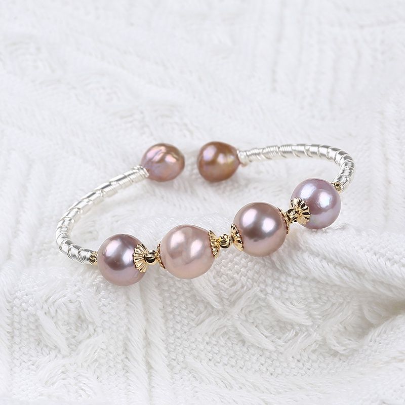 Vòng Tay Còng Cứng Đính 4 Hạt Ngọc Trai Tròn Tự Nhiên MADAME HIEN PEARLS Cá Tính VTT074