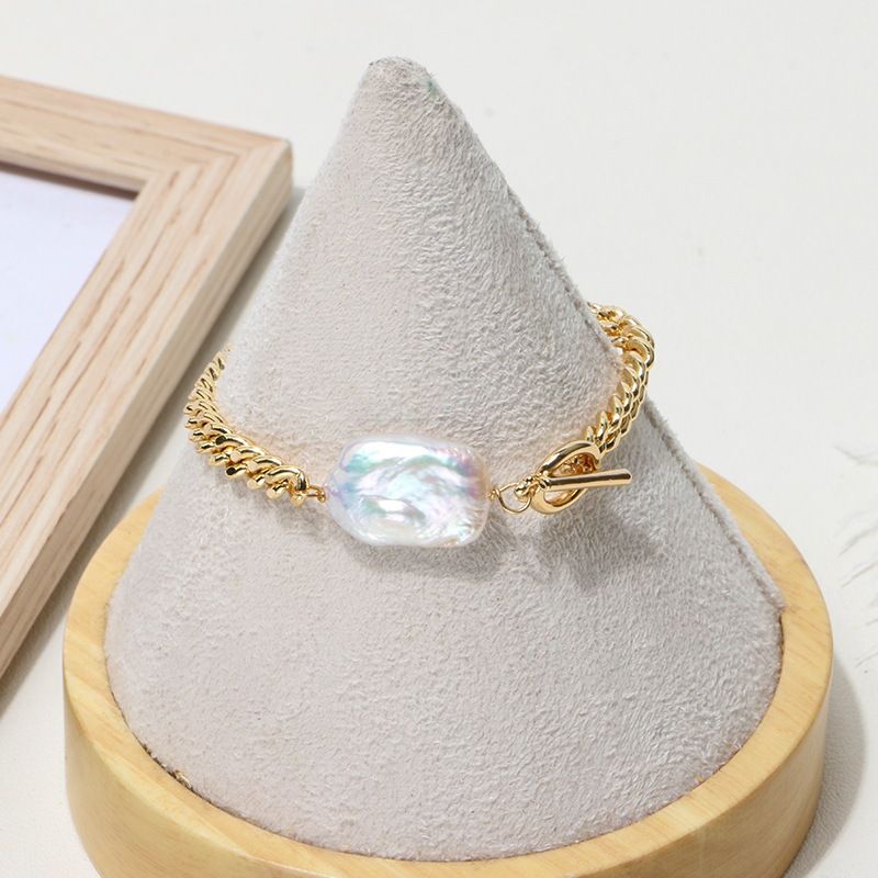 Vòng Tay Mặt Ngọc Trai Baroque Vuông Đơn Giản Phối Dây Kim Loại Mặt Khóa OT MADAME HIEN PEARLS VTB053