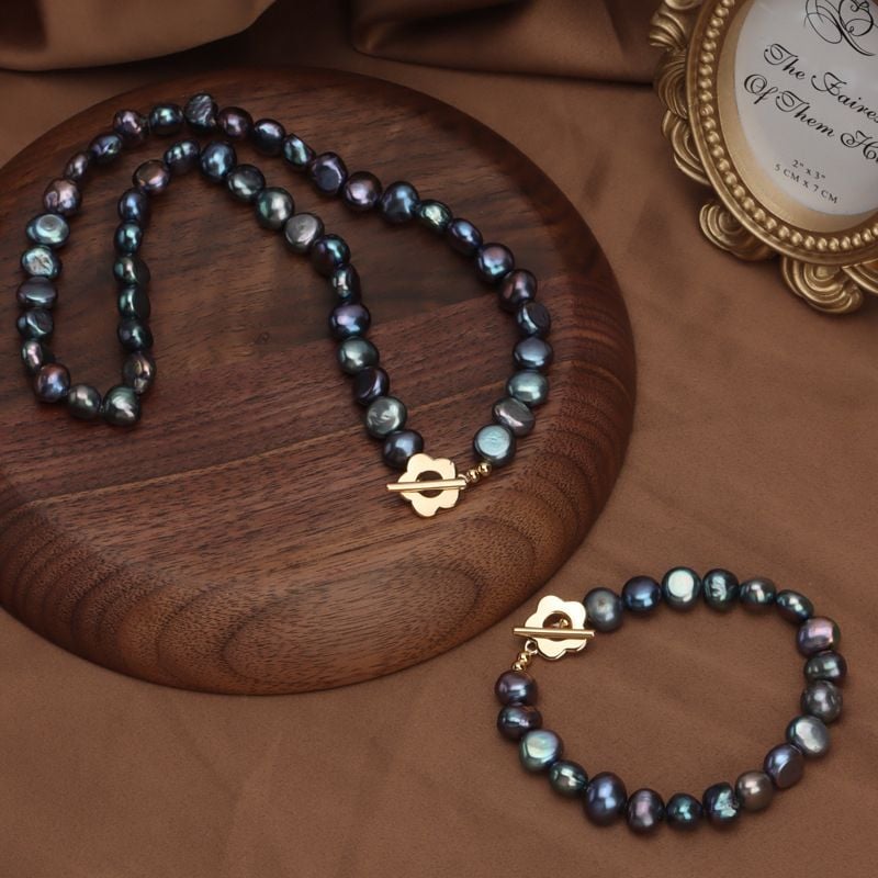 Bộ Vòng Cổ và Vòng Tay Ngọc Trai Hạt Baroque Đen Lông Công Ánh Xà Cừ Phối Khoá OT Hoa Mận MADAME HIEN PEARLS Cho Nữ SPS061