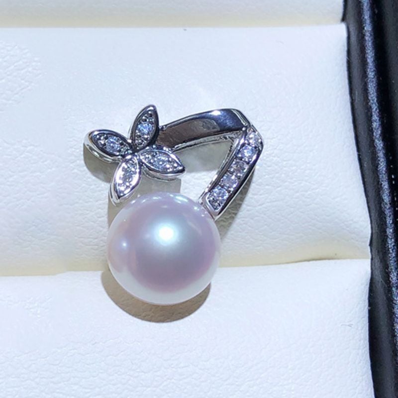 Dây Chuyền Mặt Ngọc Trai Tự Nhiên Dáng V Ngược Cành Hoa 4 Cánh Nhỏ Xinh Xắn MADAME HIEN PEARLS Cho nữ MN063