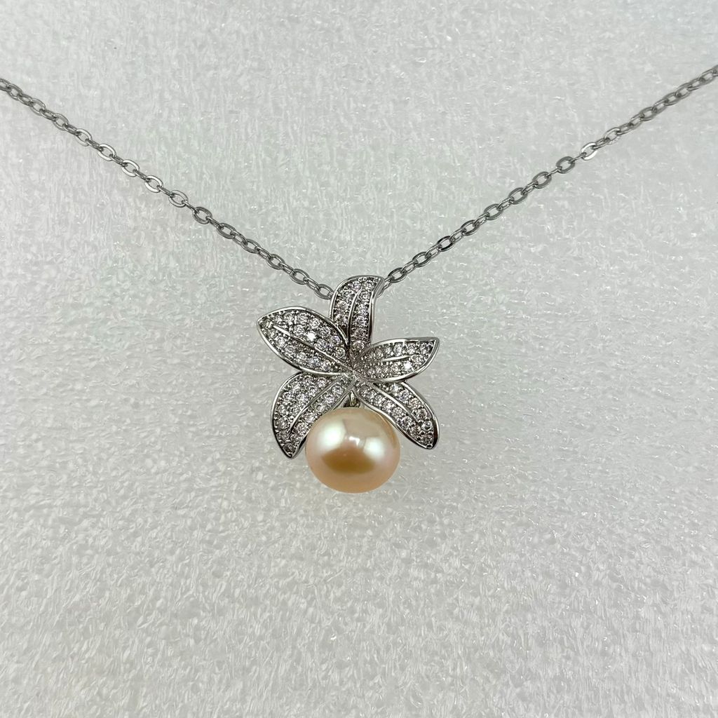 Mặt Dây Chuyền Vòng Cổ Ngọc Trai Tự Nhiên Hoa Ly Khung Vàng  Đính Đá Zircon MADAME HIEN PEARLS Cho Nữ MN051