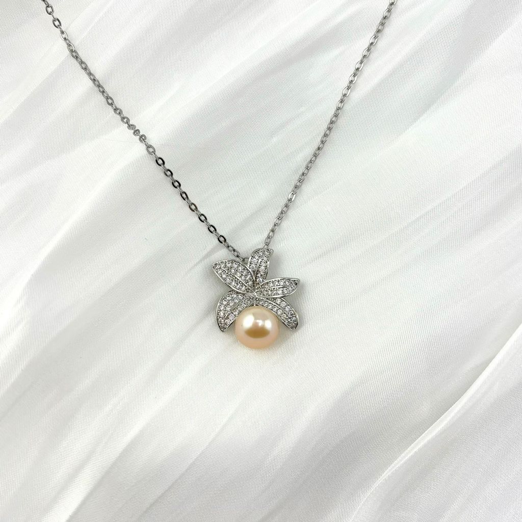 Mặt Dây Chuyền Vòng Cổ Ngọc Trai Tự Nhiên Hoa Ly Khung Vàng  Đính Đá Zircon MADAME HIEN PEARLS Cho Nữ MN051