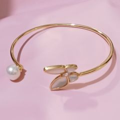 Vòng Tay MADAME HIEN PEARLS Titan 18K Còng Đính Hạt trai Nước Ngọt Tự Nhiên Hình Bướm Sang Trọng VTT011