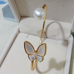 Vòng Tay MADAME HIEN PEARLS Titan 18K Còng Đính Hạt trai Nước Ngọt Tự Nhiên Hình Bướm Sang Trọng VTT011