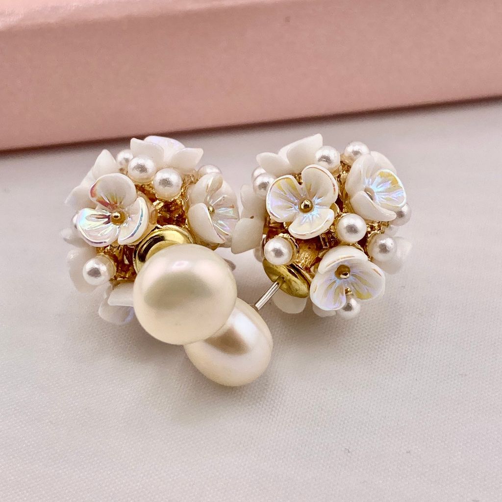 Bông Tai Hoa Cẩm Tú Cầu 3D Vỏ Sò Đính Ngọc Trai Nuôi Tự Nhiên Quý Phái 2 Kiểu Đeo Linh Hoạt MADAME HIEN PEARLS Cho Nữ BTN039