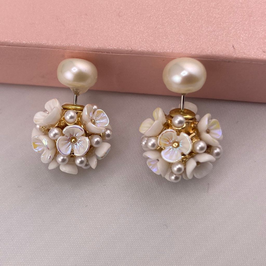 Bông Tai Hoa Cẩm Tú Cầu 3D Vỏ Sò Đính Ngọc Trai Nuôi Tự Nhiên Quý Phái 2 Kiểu Đeo Linh Hoạt MADAME HIEN PEARLS Cho Nữ BTN039