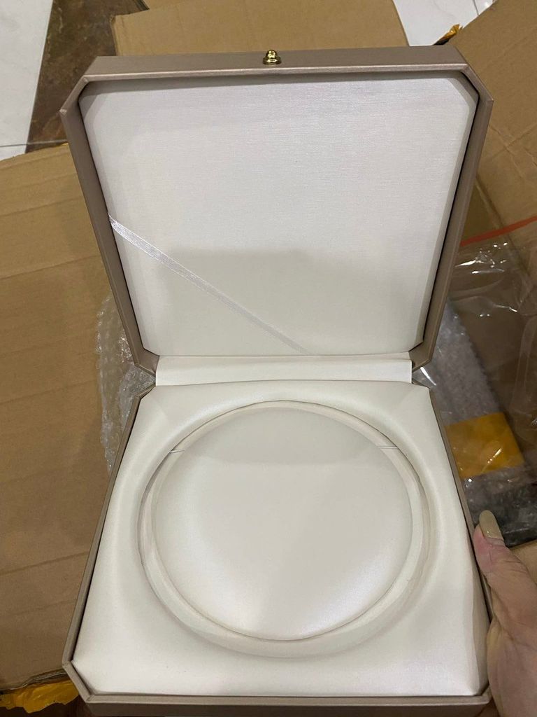 Hộp Trang Sức Vòng Cổ Da PU Xén Góc Cao Cấp 19cm*19cm*4,5cm PKG014