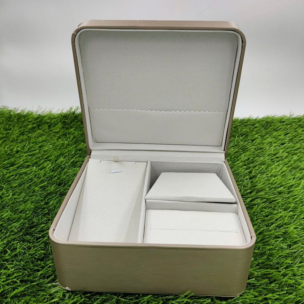 Hộp Da PU Đựng Bộ Nữ Trang MADAME HIEN PEARLS Sang Trọng 14cm x 13,5cm x 5,5cm PKG022