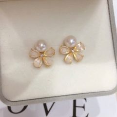 Bông Tai Ngọc Trai Tự Nhiên Dáng Hoa Bọc Vàng 18K Kim Bạc s925 MADAME HIEN PEARLS BTN144
