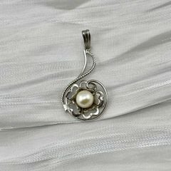 [SALE] Mặt Dây Chuyền Ngọc Trai Tự Nhiên Khung Bạc Cầu Kỳ Hoa Lá MADAME HIEN PEARLS SALEMN002