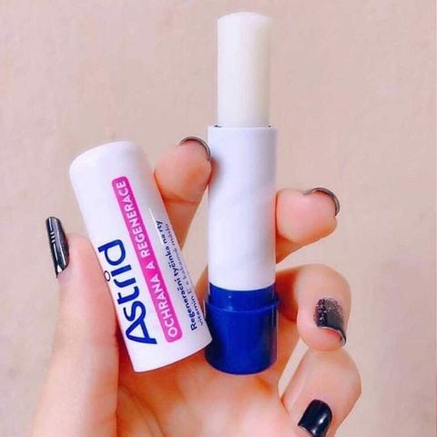 ASTRID Son Dưỡng Môi Mỡ Hươu 4,7g